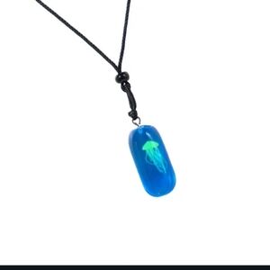 NWT Amazing Unique Blue Glass Glow In The Dark Pendant With Jellyfish Necklace!